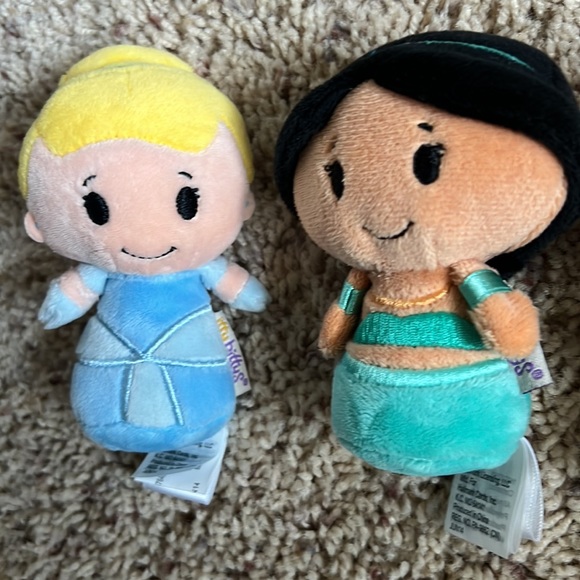 BRAND NEW Itty Bittys 5-piece Disney Princess Exclusive set only at Hallmark!! - Picture 3 of 8
